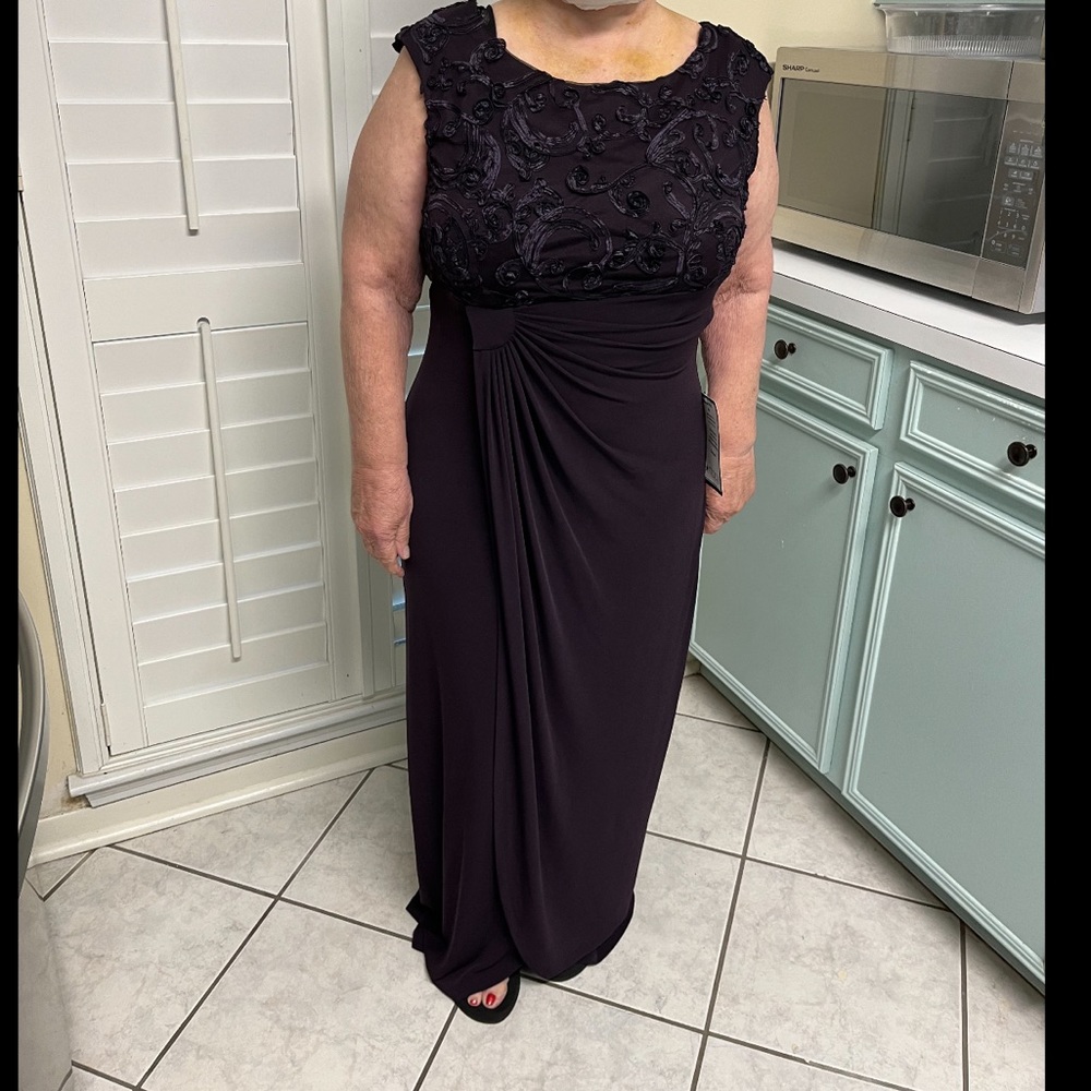 Formal gown never worn